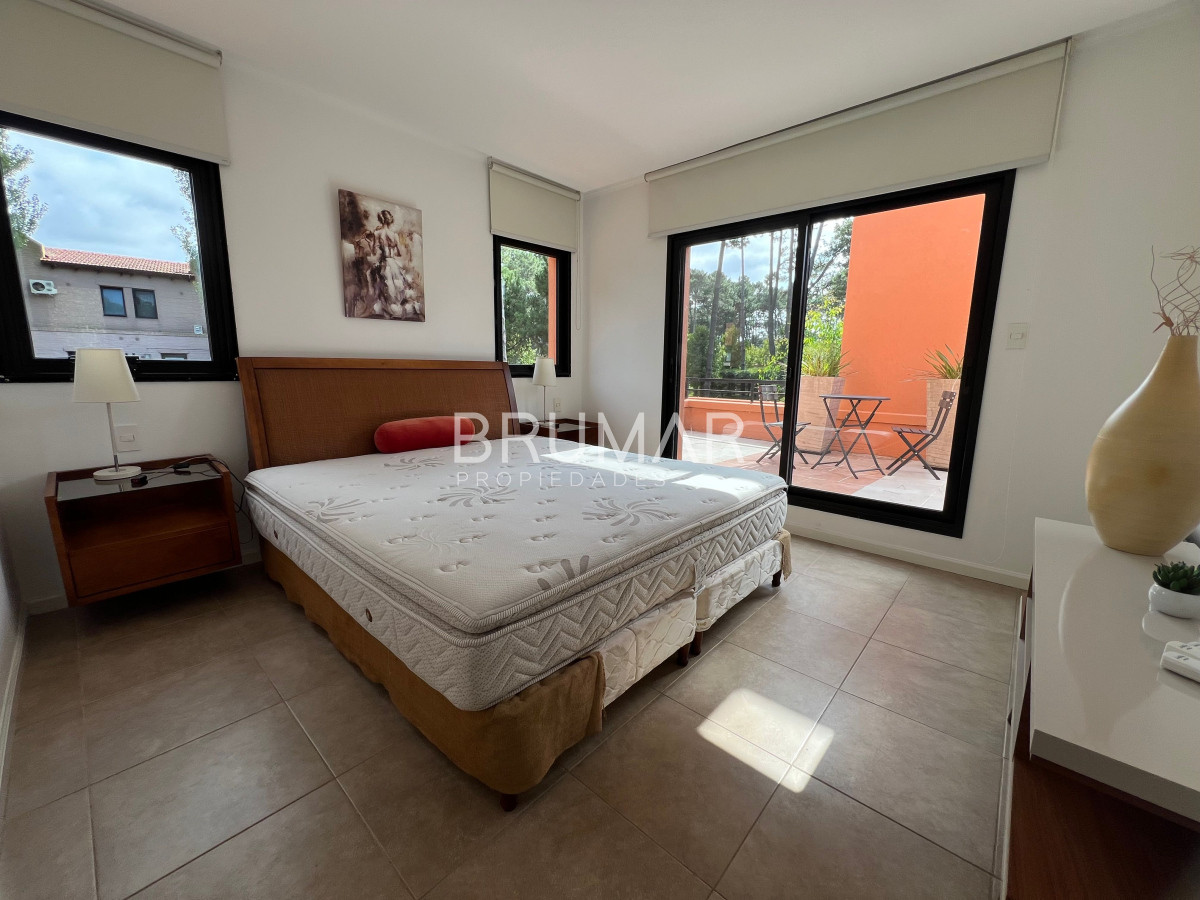 Casa ID.885 - Alquiler anual y venta casa 2 dormitorios en Barrio privado