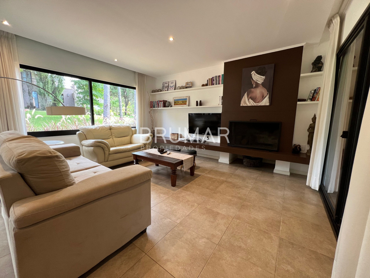 Casa ID.885 - Alquiler anual y venta casa 2 dormitorios en Barrio privado