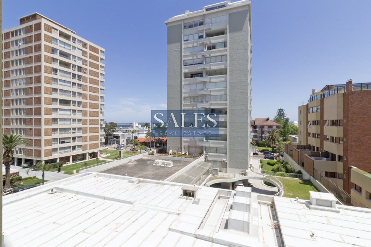 Apartamento ID.419 - Amplio departamento de 3 dormitorios en Peninsula
