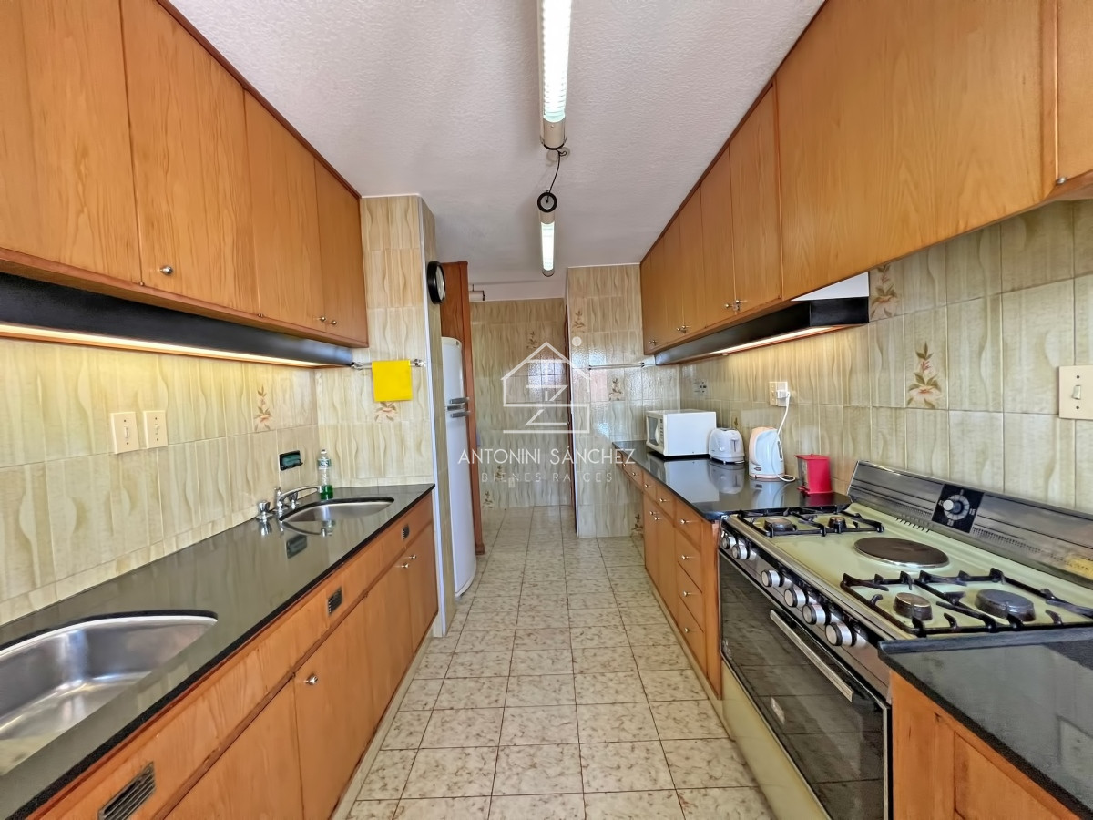 Apartamento ID.1549 - Apartamento en venta en Punta del Este, Tres dormitorios + servicio