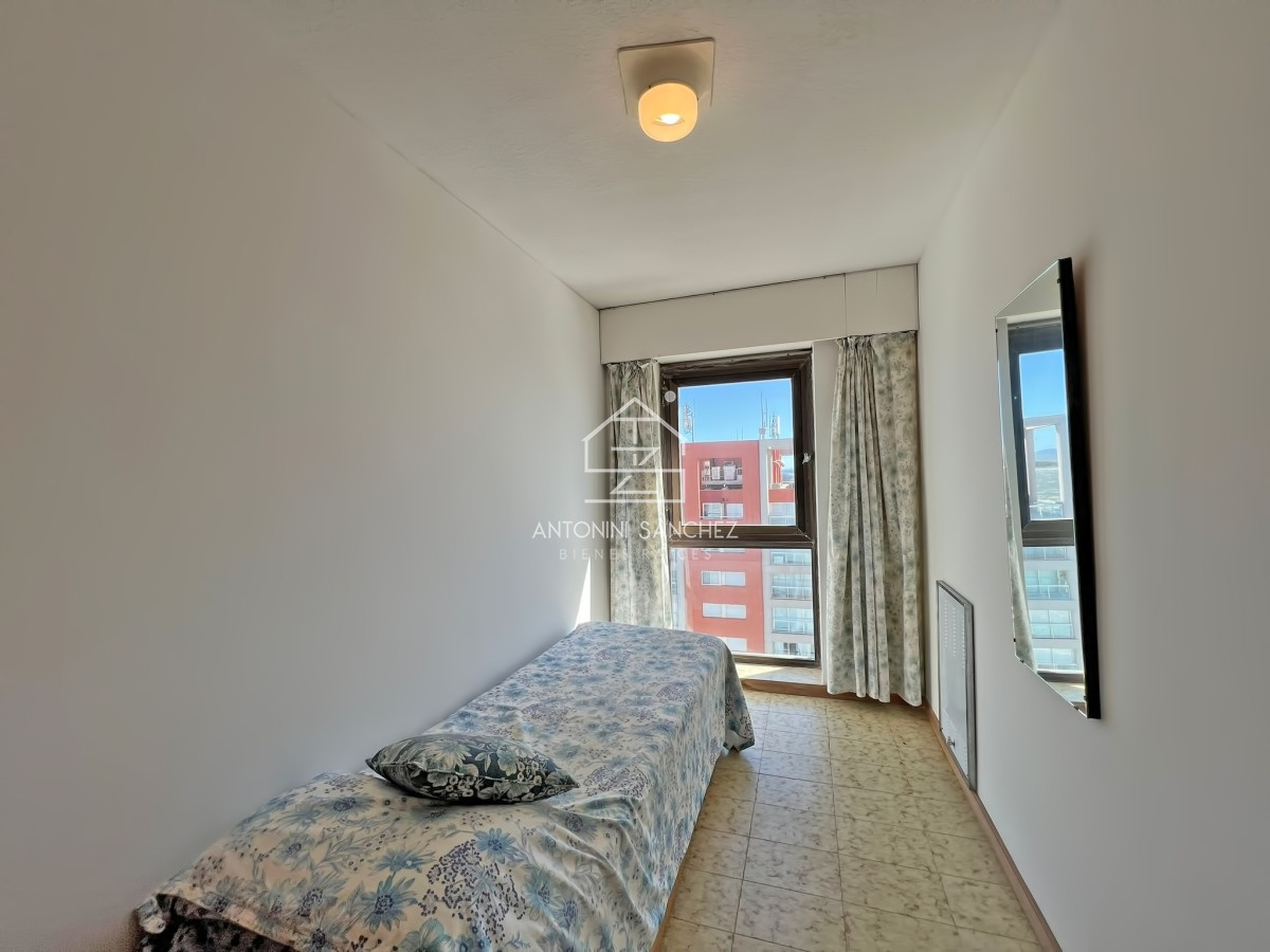 Apartamento ID.1549 - Apartamento en venta en Punta del Este, Tres dormitorios + servicio