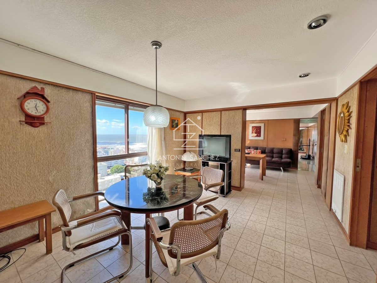 Apartamento ID.1549 - Apartamento en venta en Punta del Este, Tres dormitorios + servicio