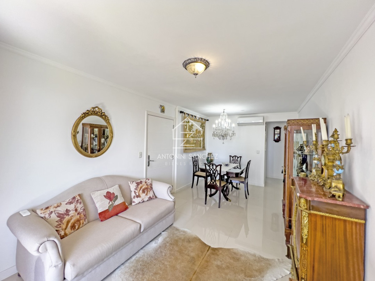 Apartamento ID.1834 - Apartamento de dos dormitorios ubicado sobre la mansa. 