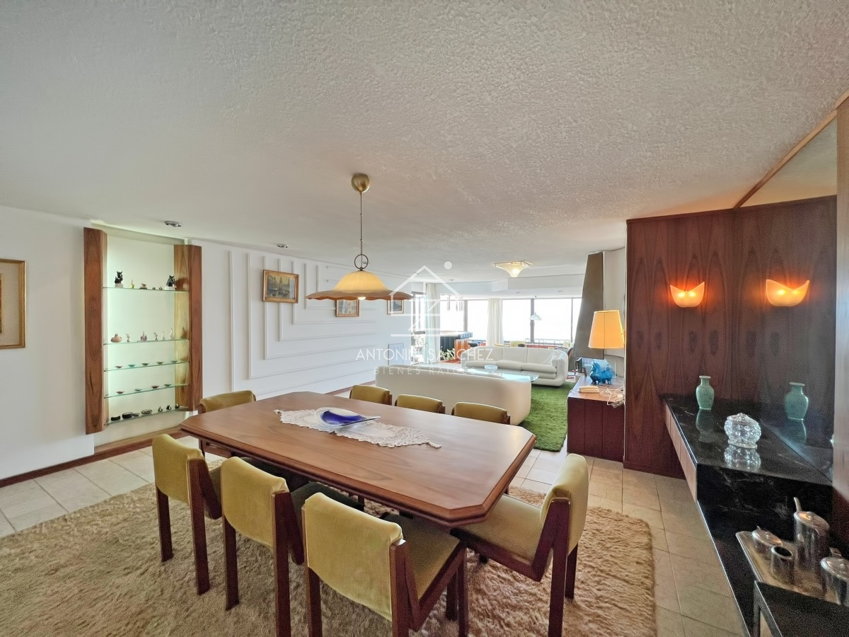 Apartamento ID.1549 - Apartamento en venta en Punta del Este, Tres dormitorios + servicio
