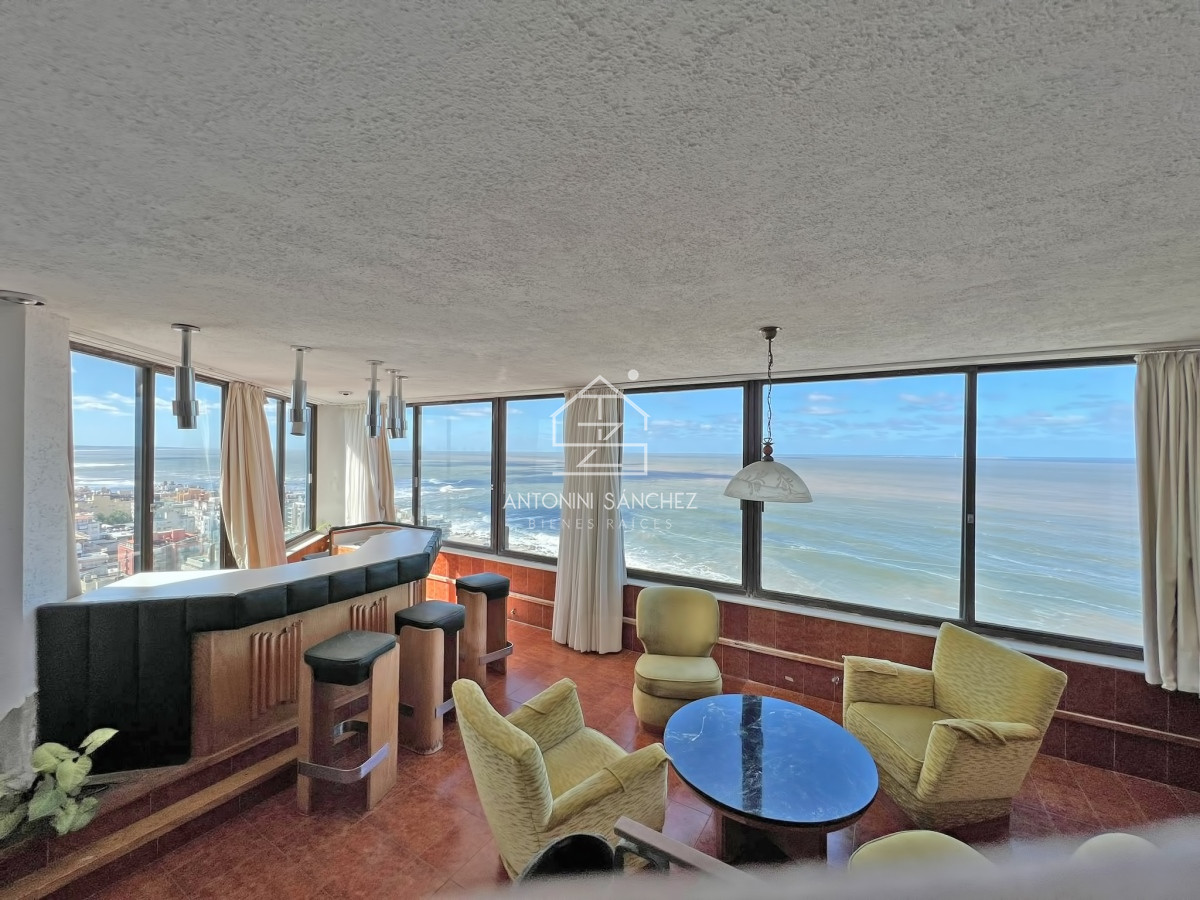 Apartamento ID.1549 - Apartamento en venta en Punta del Este, Tres dormitorios + servicio