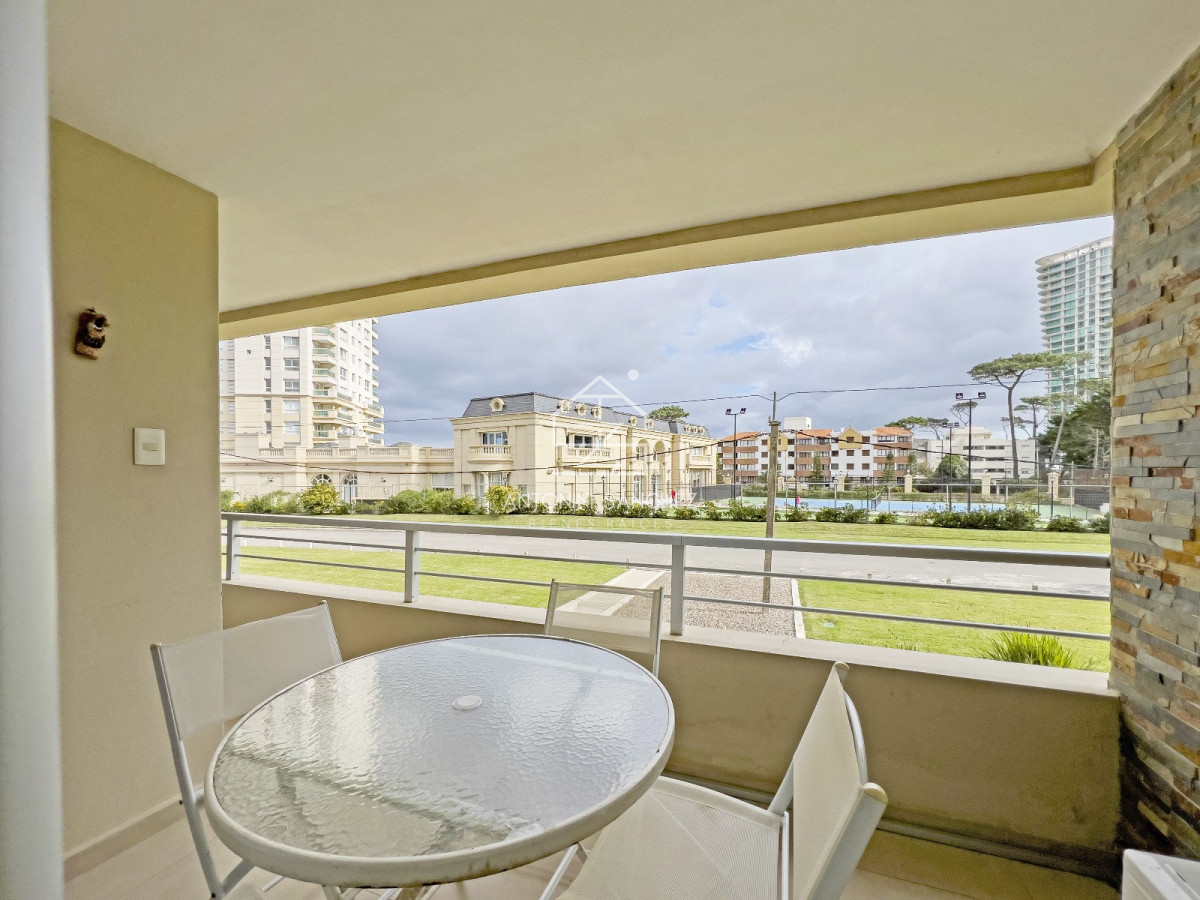 Apartamento ID.2332 - VENTA APARTAMENTO 1 DORMITORIO PLAYA MANSA PUNTA DEL ESTE