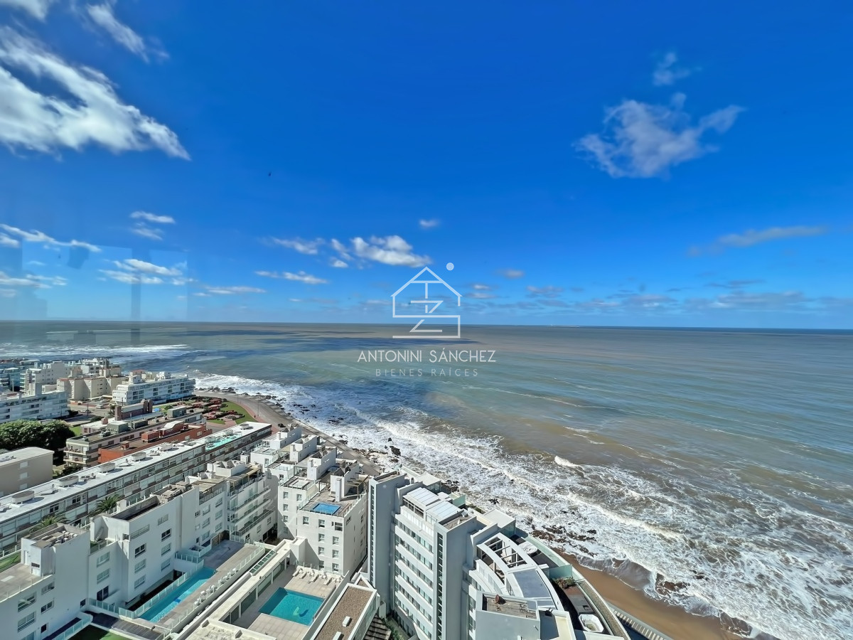 Apartamento ID.1549 - Apartamento en venta en Punta del Este, Tres dormitorios + servicio