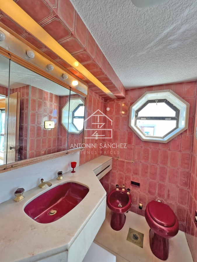 Apartamento ID.1549 - Apartamento en venta en Punta del Este, Tres dormitorios + servicio