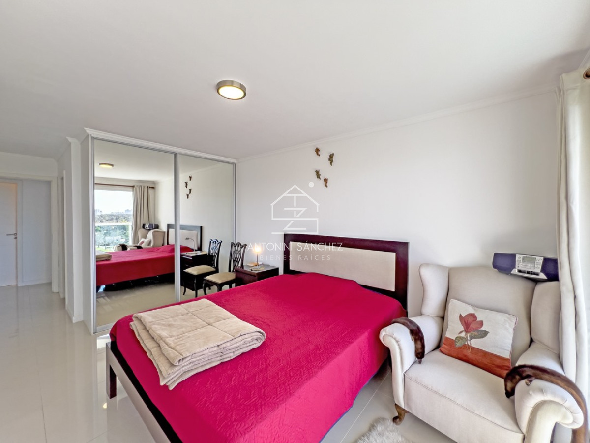 Apartamento ID.1834 - Apartamento de dos dormitorios ubicado sobre la mansa. 