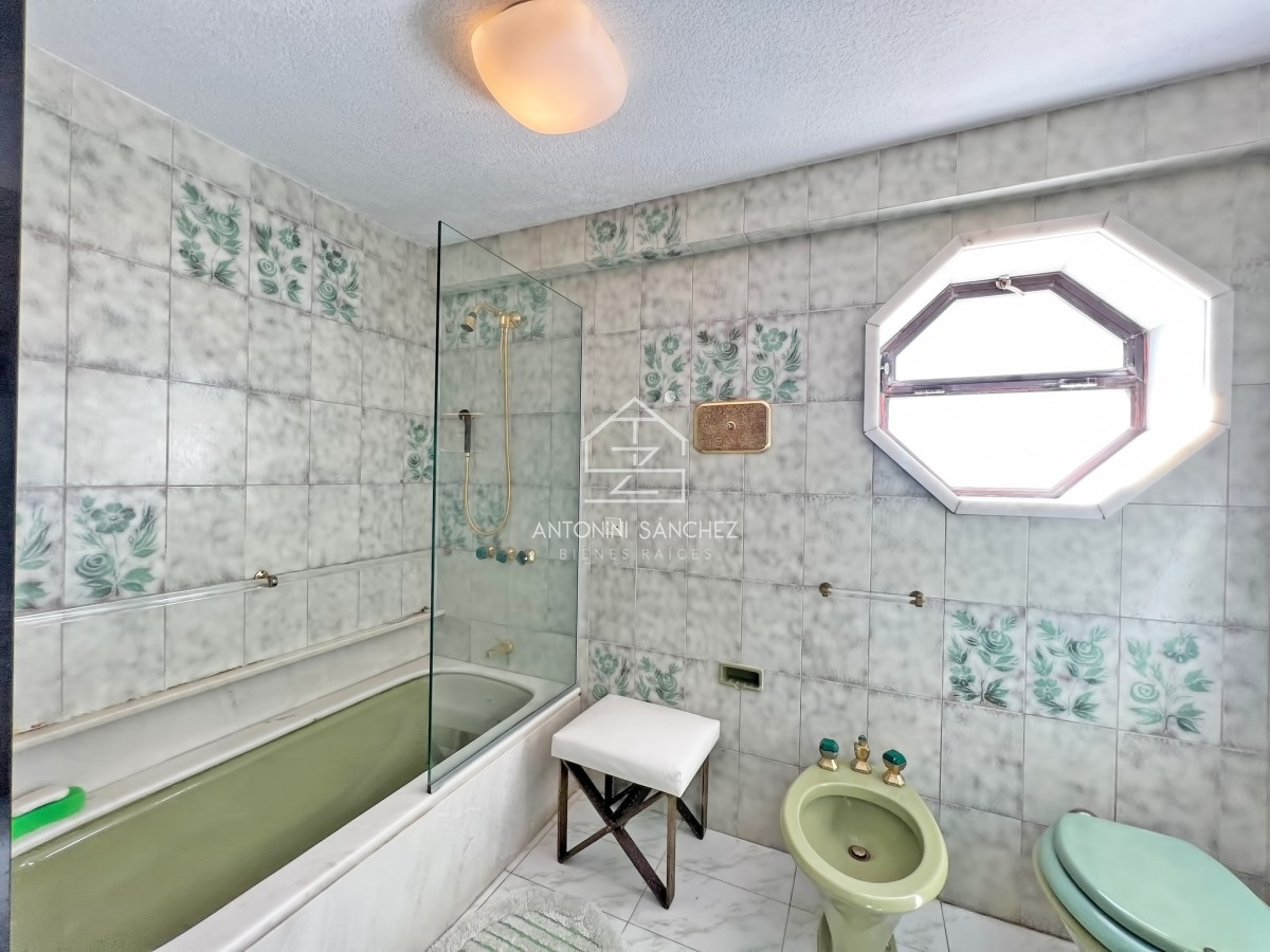 Apartamento ID.1549 - Apartamento en venta en Punta del Este, Tres dormitorios + servicio