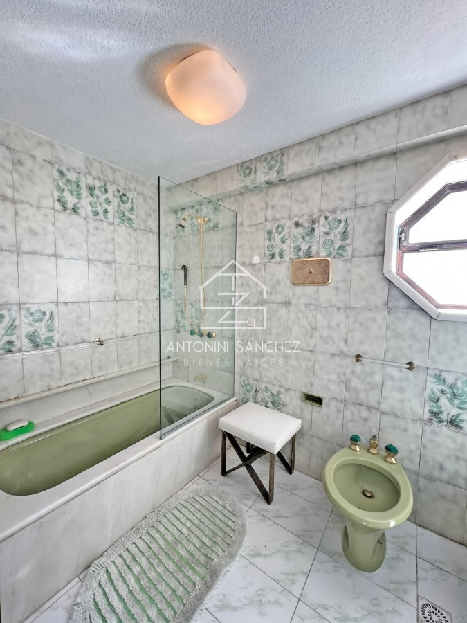Apartamento ID.1549 - Apartamento en venta en Punta del Este, Tres dormitorios + servicio