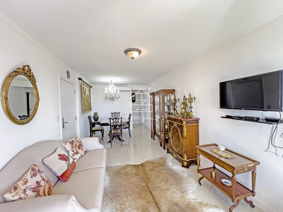 Apartamento ID.1834 - Apartamento de dos dormitorios ubicado sobre la mansa. 