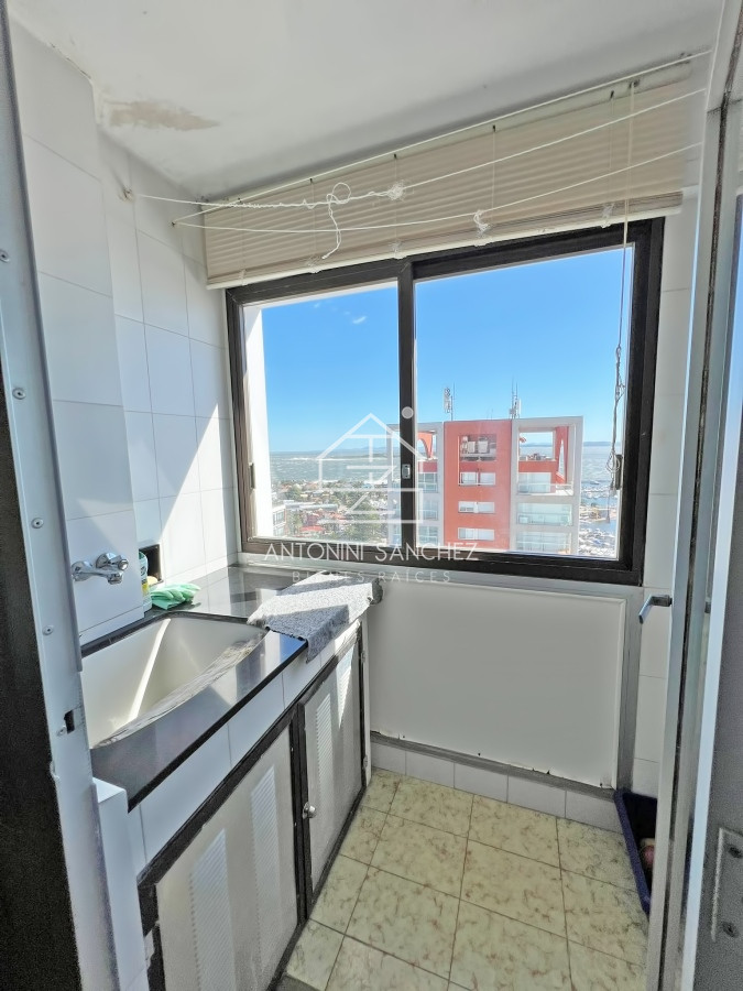 Apartamento ID.1549 - Apartamento en venta en Punta del Este, Tres dormitorios + servicio