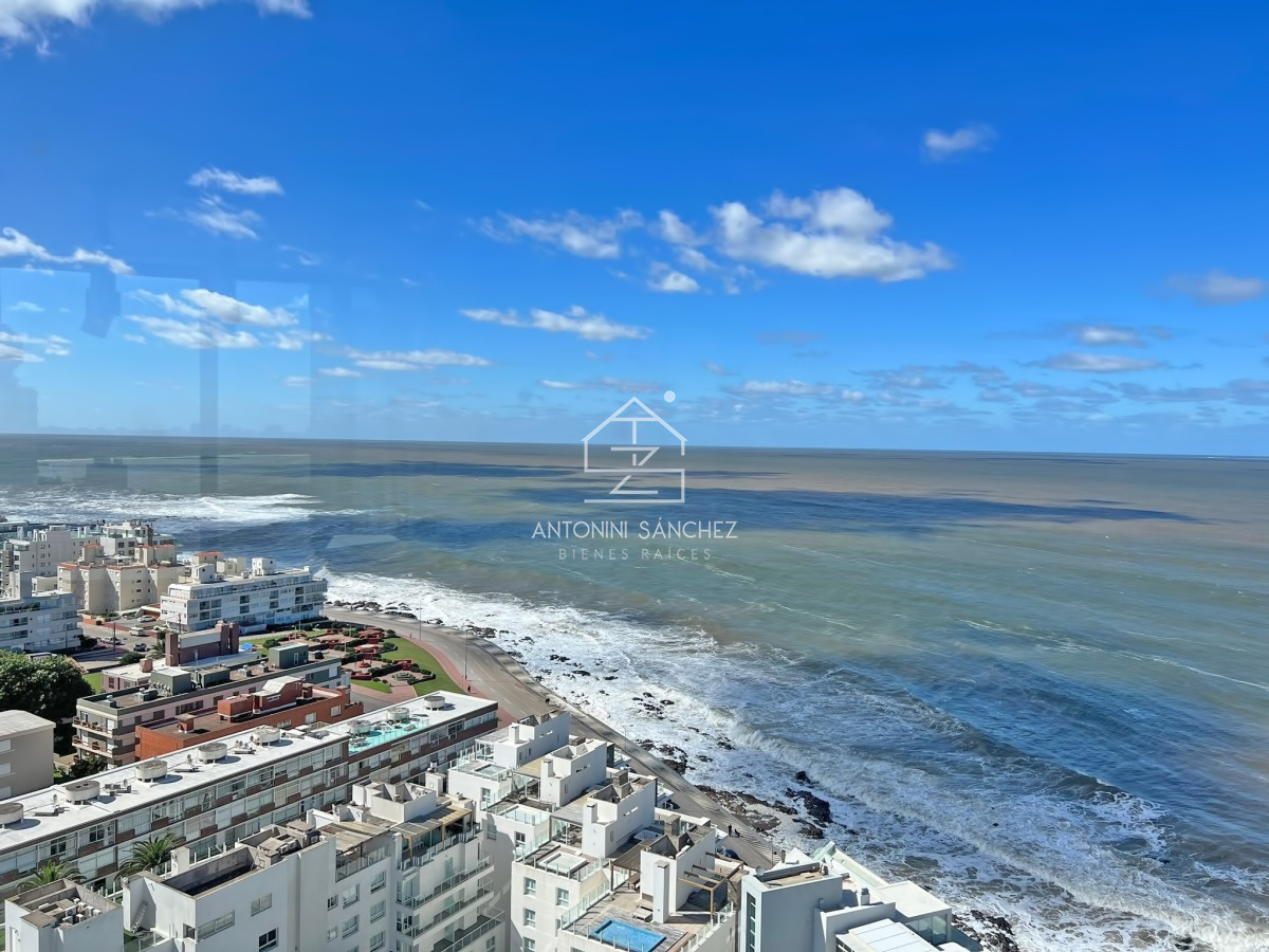 Apartamento ID.1549 - Apartamento en venta en Punta del Este, Tres dormitorios + servicio
