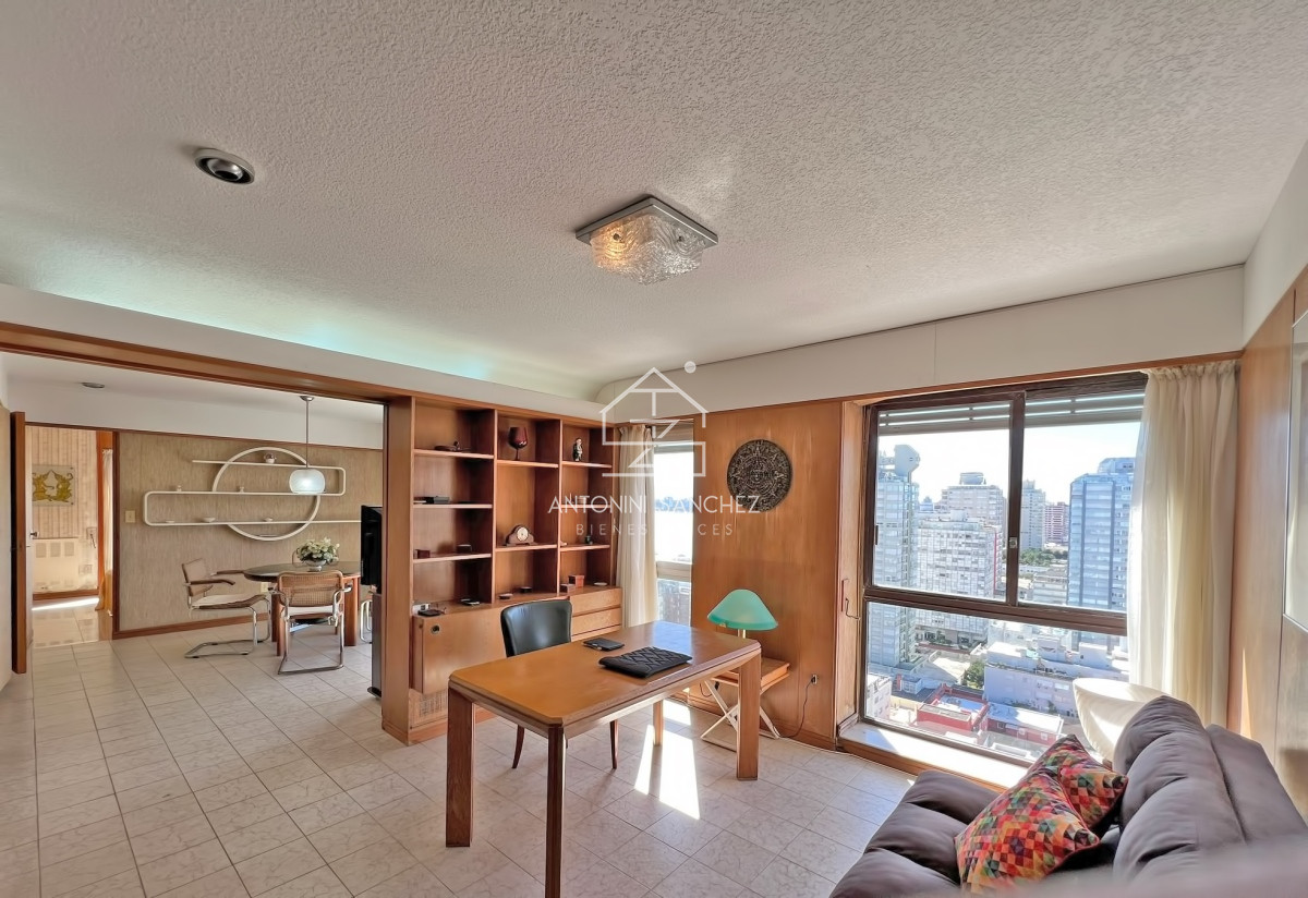 Apartamento ID.1549 - Apartamento en venta en Punta del Este, Tres dormitorios + servicio