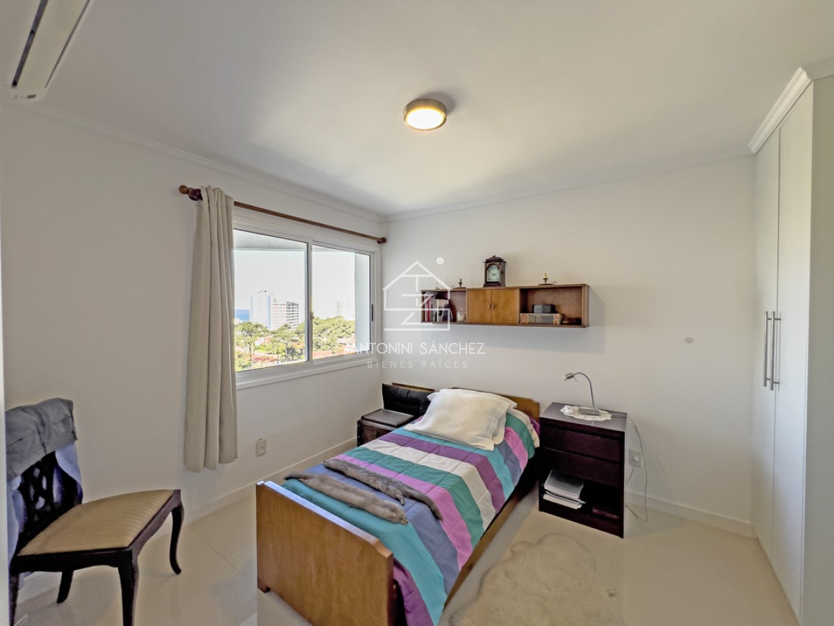 Apartamento ID.1834 - Apartamento de dos dormitorios ubicado sobre la mansa. 