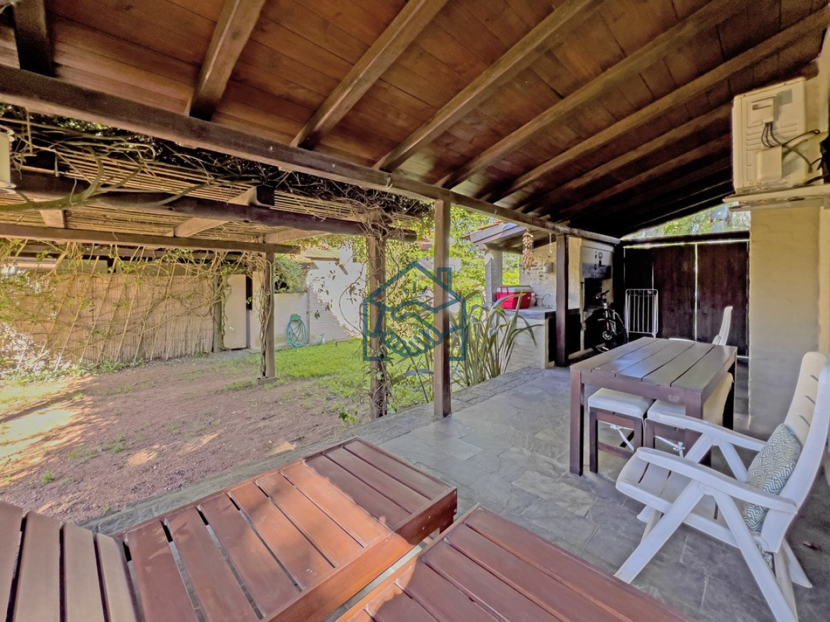 Casa ID.1250/Casa-en-venta-en-Barrio-privado - Casa en venta en Barrio privado