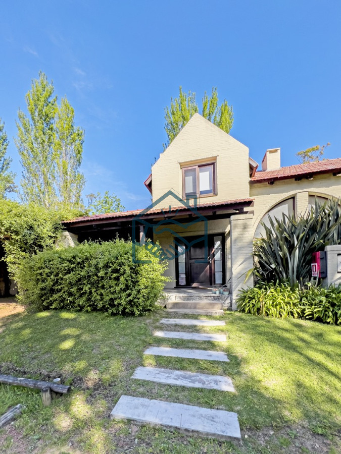 Casa ID.1250/Casa-en-venta-en-Barrio-privado - Casa en venta en Barrio privado