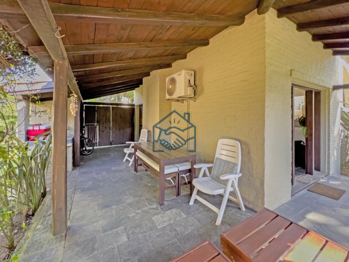 Casa ID.1250/Casa-en-venta-en-Barrio-privado - Casa en venta en Barrio privado