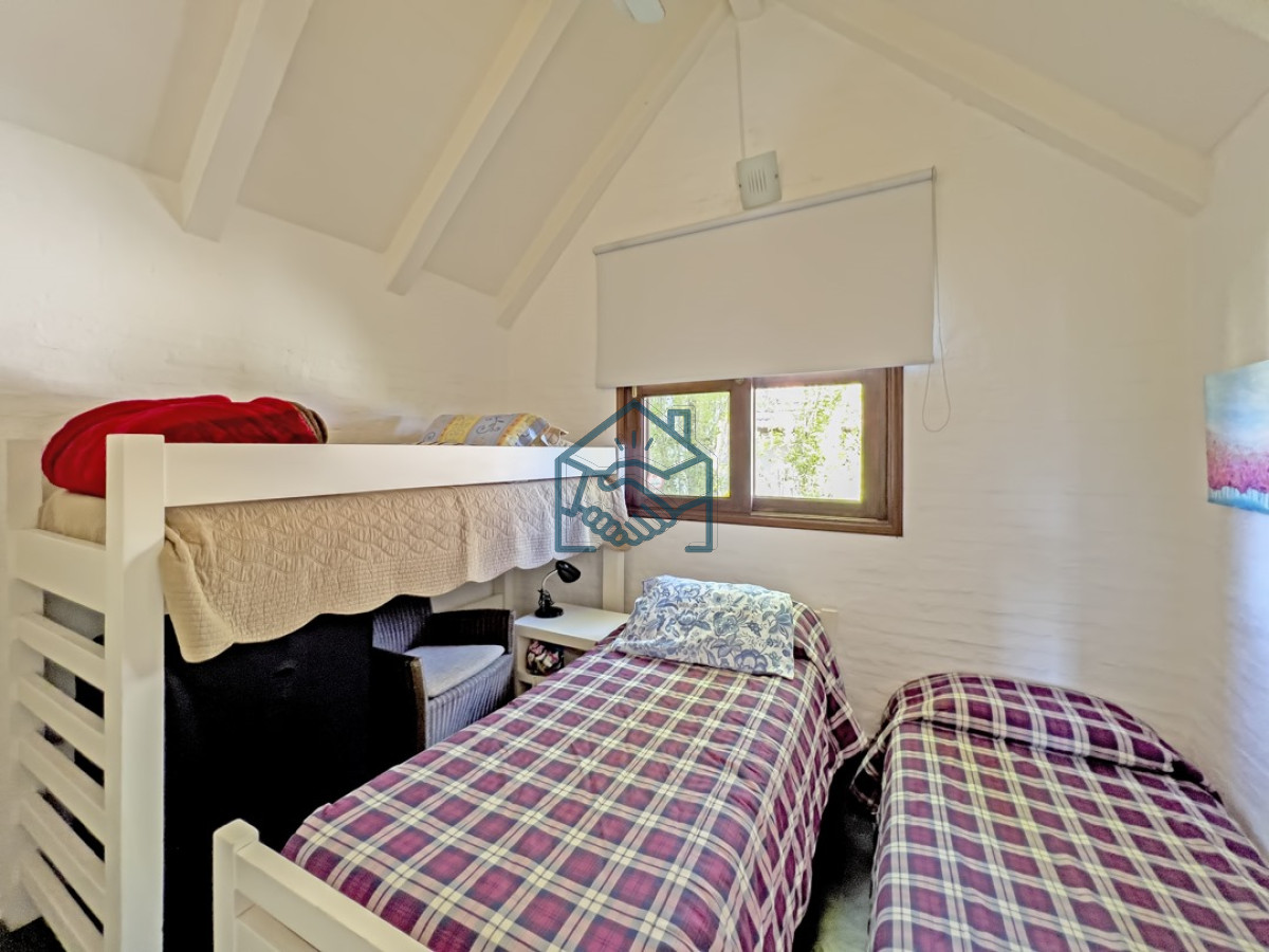 Casa ID.1250/Casa-en-venta-en-Barrio-privado - Casa en venta en Barrio privado