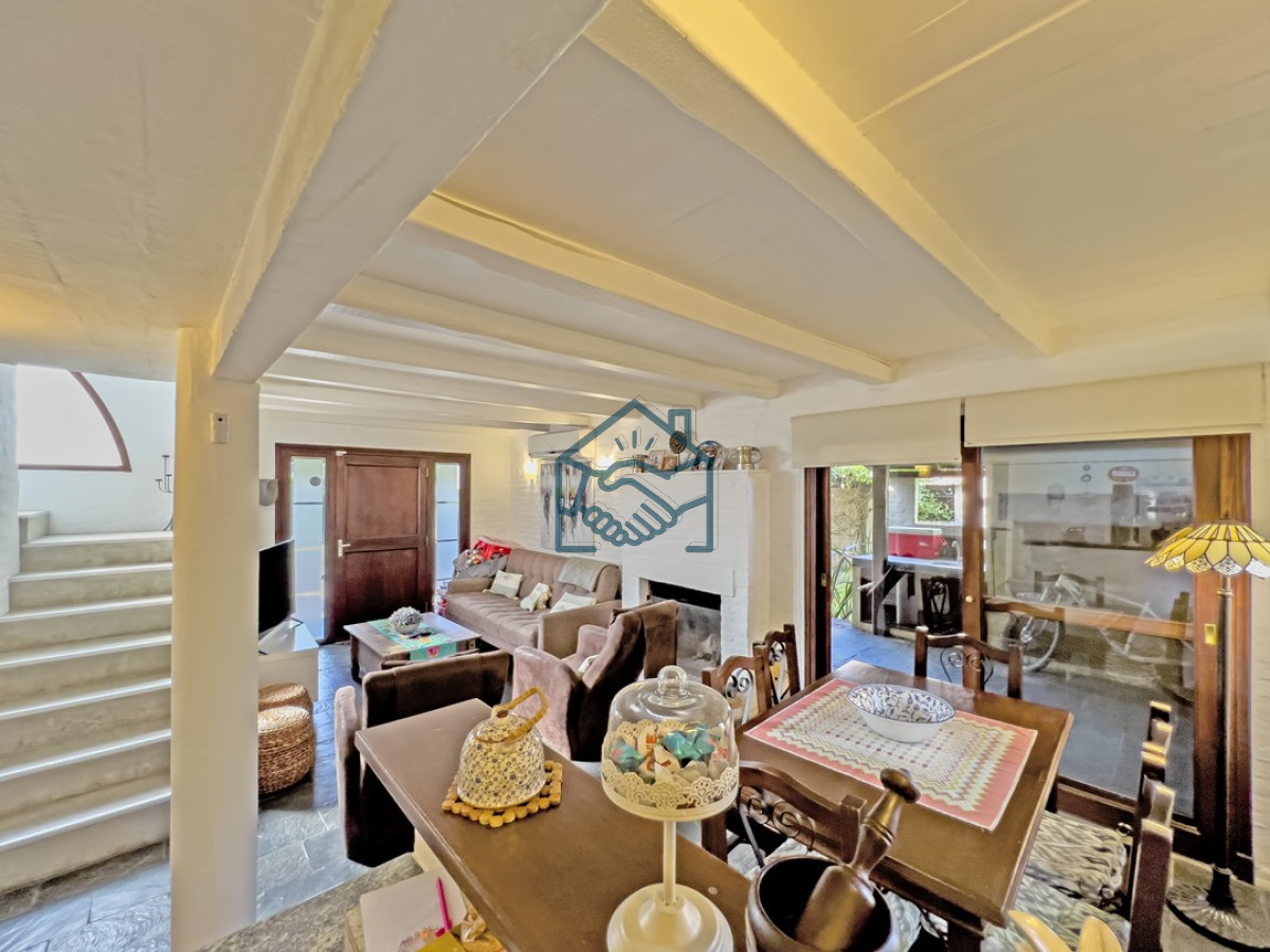 Casa ID.1250/Casa-en-venta-en-Barrio-privado - Casa en venta en Barrio privado