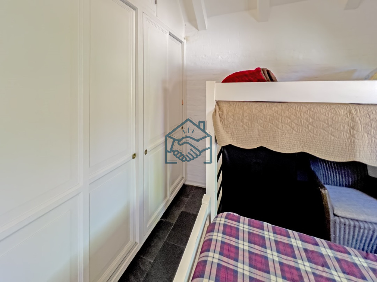 Casa ID.1250/Casa-en-venta-en-Barrio-privado - Casa en venta en Barrio privado