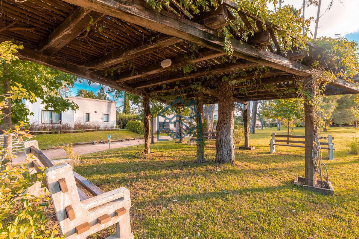 Casa ID.1250/Casa-en-venta-en-Barrio-privado - Casa en venta en Barrio privado