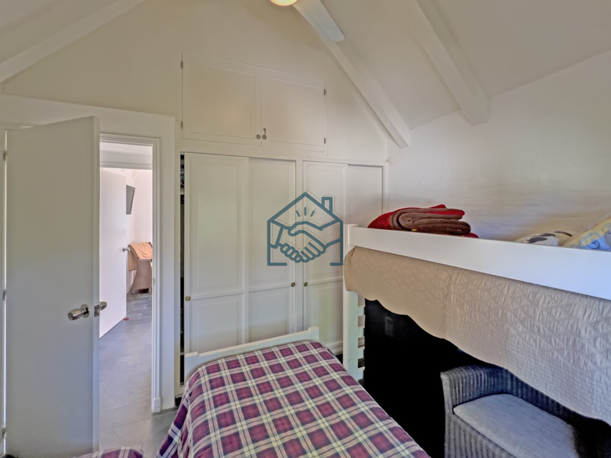 Casa ID.1250/Casa-en-venta-en-Barrio-privado - Casa en venta en Barrio privado