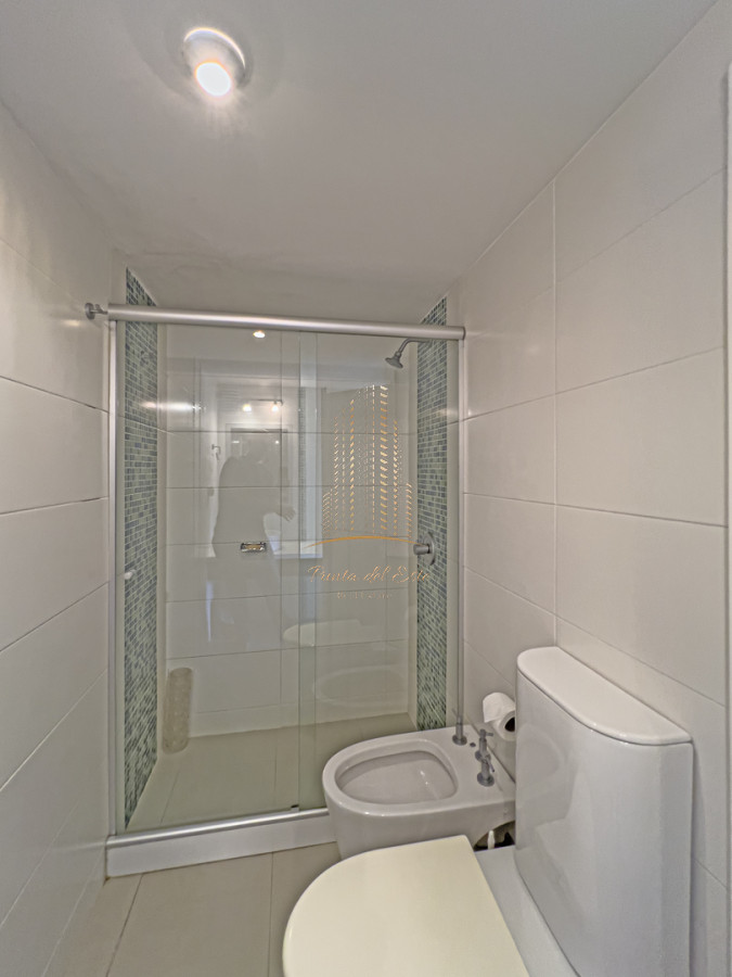 Apartamento ID.640 -  Apartamento  en venta en Punta del Este con parrillero propio   