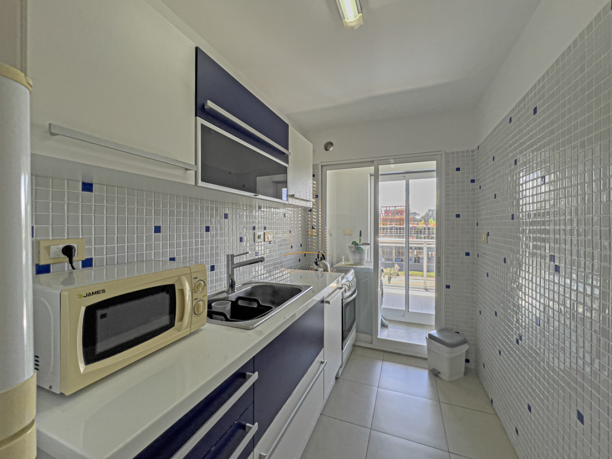 Apartamento ID.640 -  Apartamento  en venta en Punta del Este con parrillero propio   