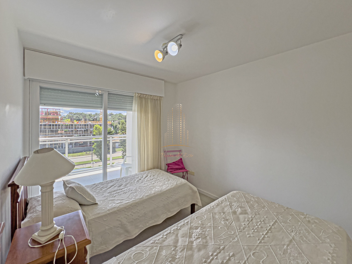 Apartamento ID.640 -  Apartamento  en venta en Punta del Este con parrillero propio   