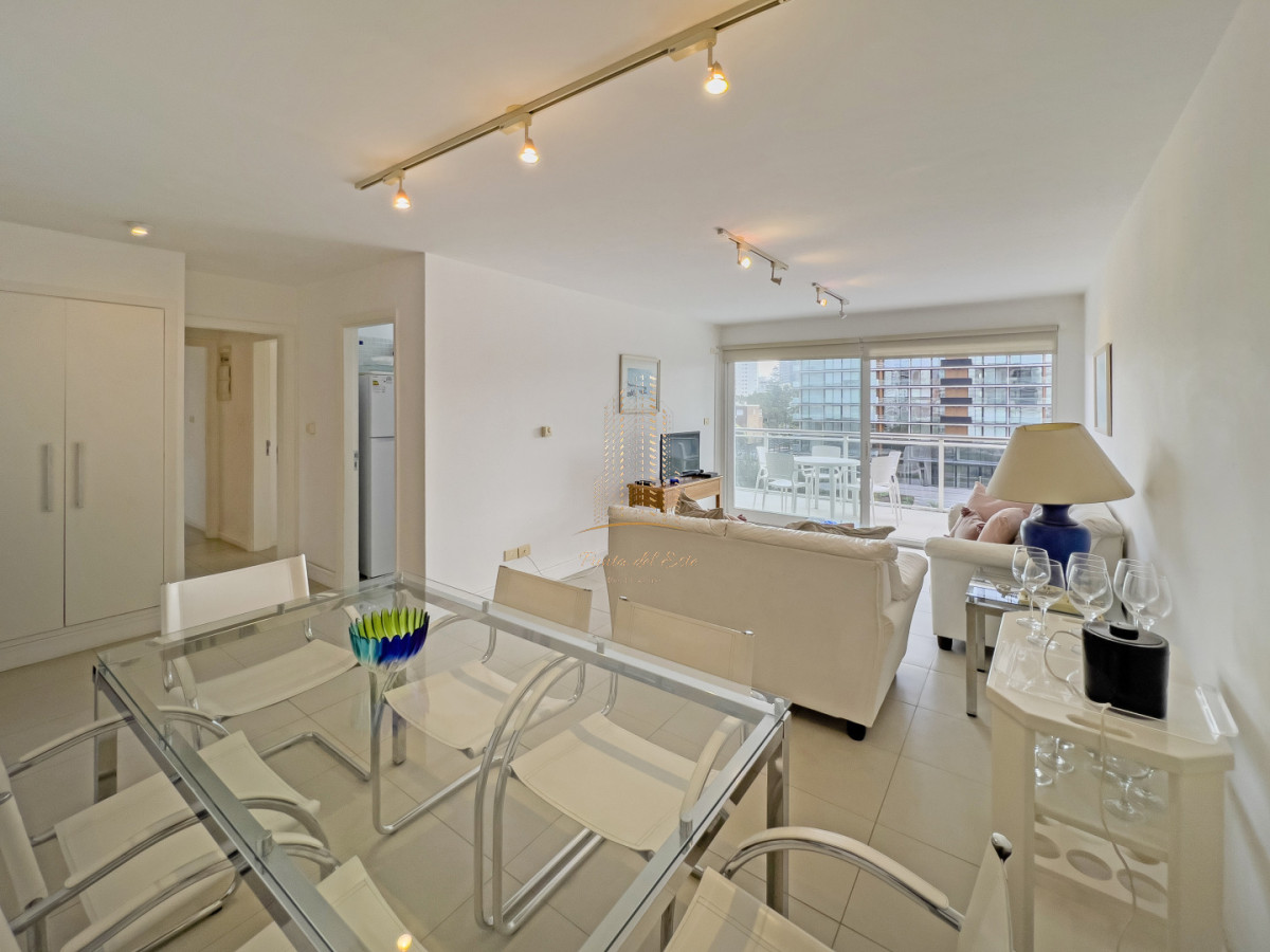 Apartamento ID.640 -  Apartamento  en venta en Punta del Este con parrillero propio   