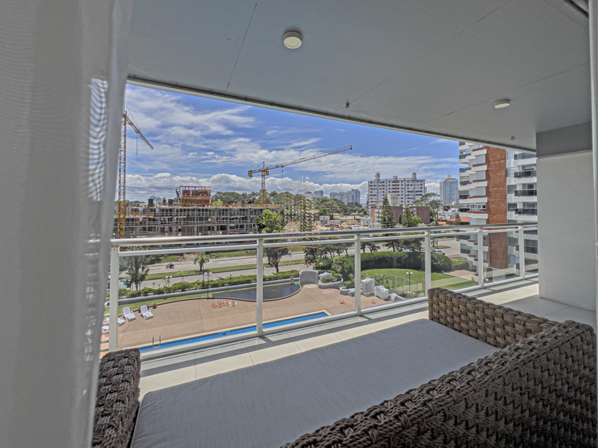 Apartamento ID.640 -  Apartamento  en venta en Punta del Este con parrillero propio   