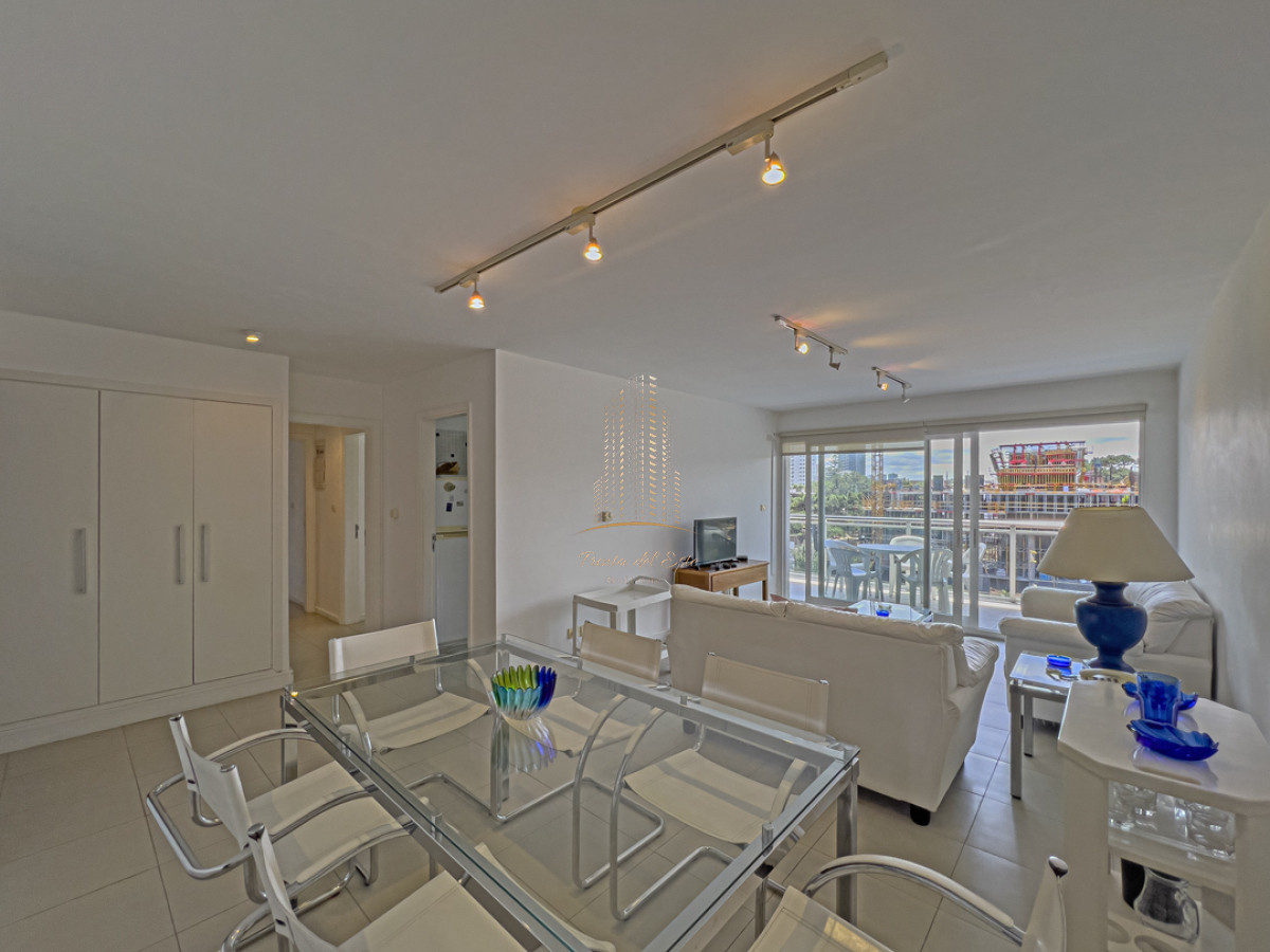 Apartamento ID.640 -  Apartamento  en venta en Punta del Este con parrillero propio   