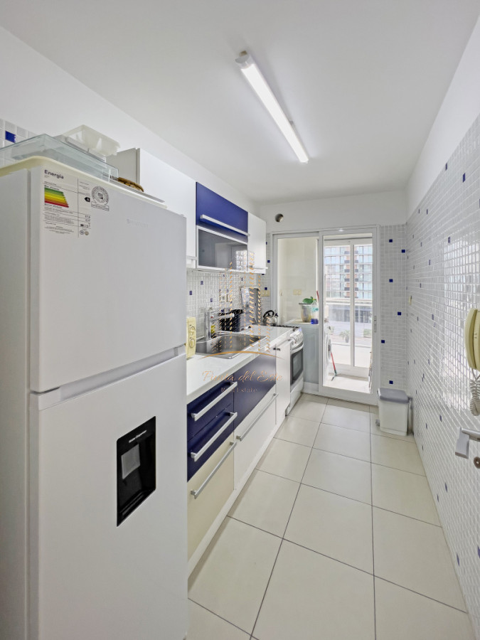 Apartamento ID.640 -  Apartamento  en venta en Punta del Este con parrillero propio   