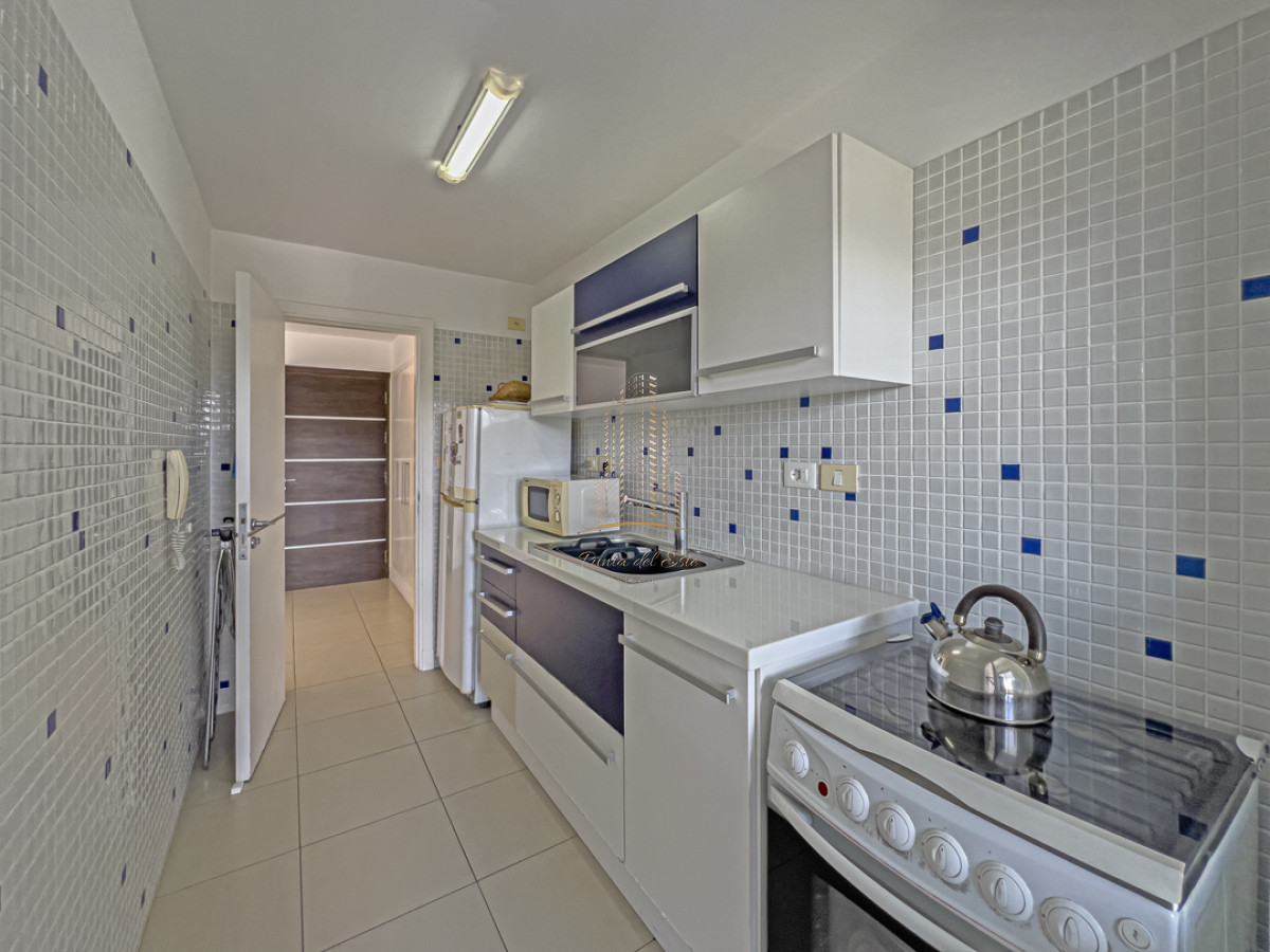 Apartamento ID.640 -  Apartamento  en venta en Punta del Este con parrillero propio   