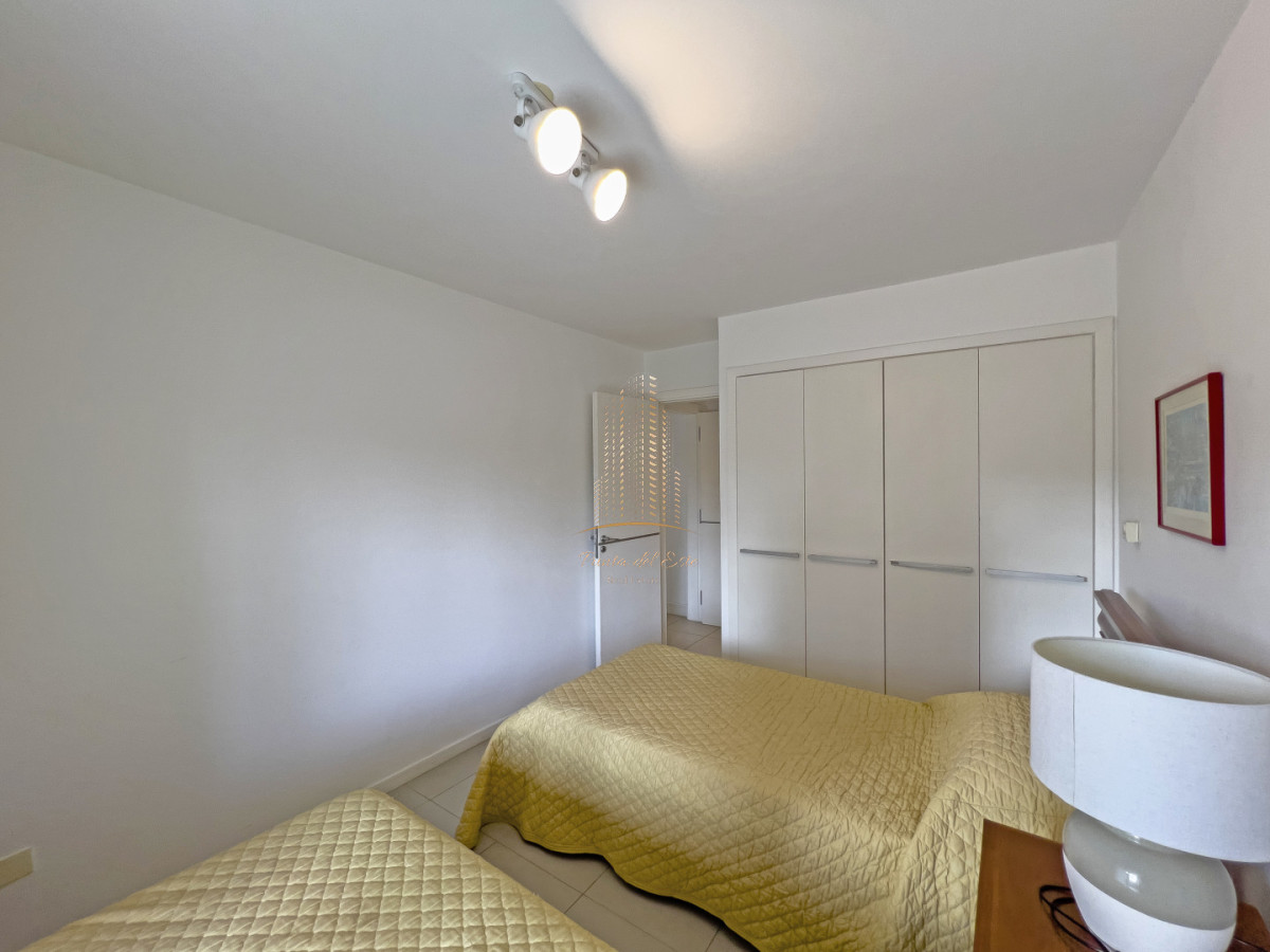 Apartamento ID.640 -  Apartamento  en venta en Punta del Este con parrillero propio   