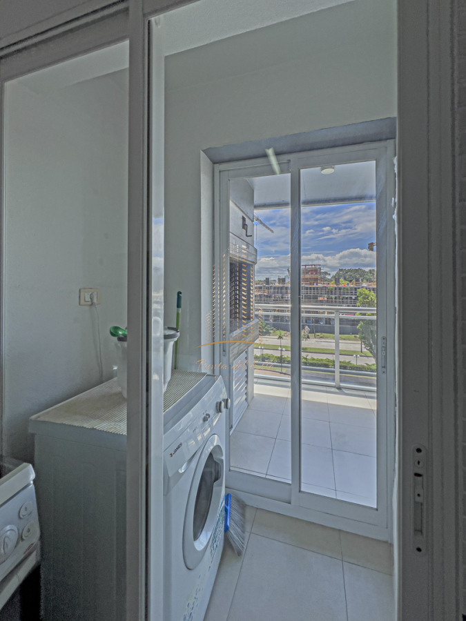 Apartamento ID.640 -  Apartamento  en venta en Punta del Este con parrillero propio   