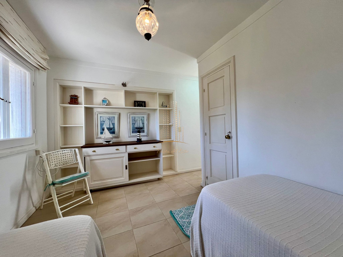 Casa ID.651 - Casa en venta y alquiler a una cuadra de la playa en parada 30 Brava