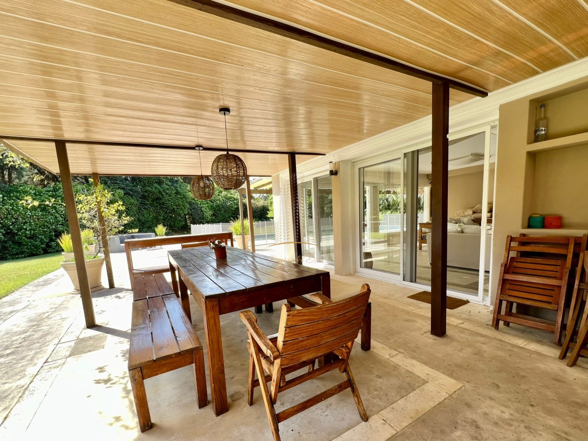 Casa ID.651 - Casa en venta y alquiler a una cuadra de la playa en parada 30 Brava