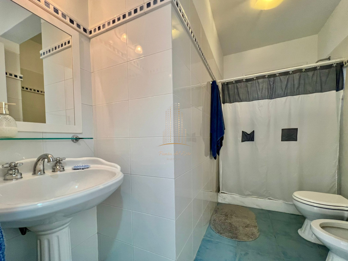 Casa ID.651 - Casa en venta y alquiler a una cuadra de la playa en parada 30 Brava
