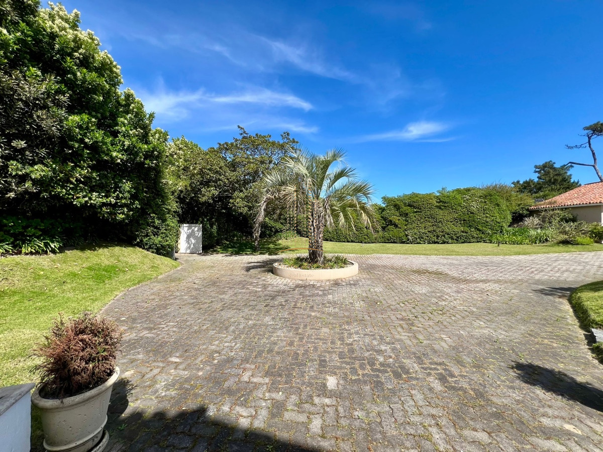 Casa ID.651 - Casa en venta y alquiler a una cuadra de la playa en parada 30 Brava