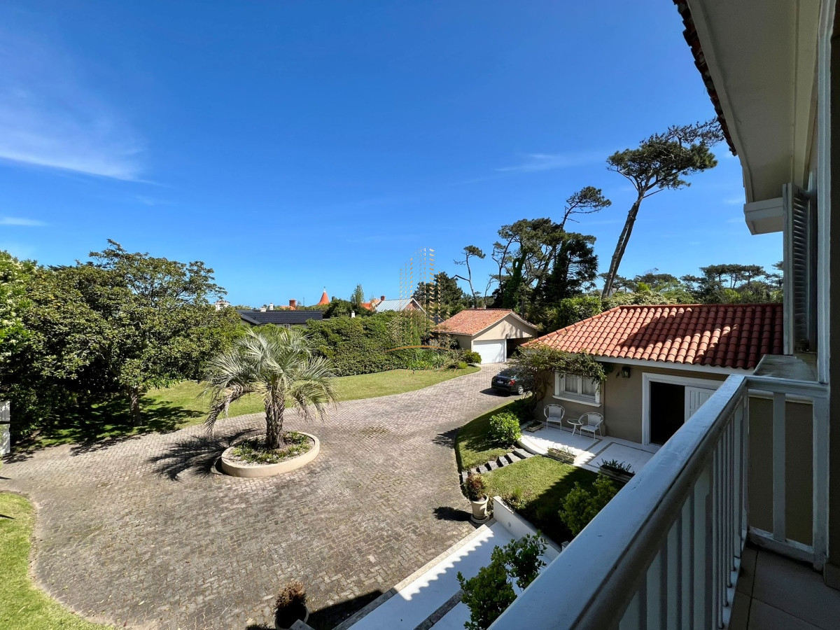 Casa ID.651 - Casa en venta y alquiler a una cuadra de la playa en parada 30 Brava