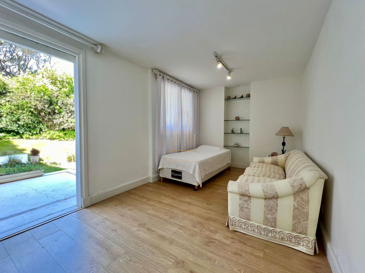 Casa ID.651 - Casa en venta y alquiler a una cuadra de la playa en parada 30 Brava