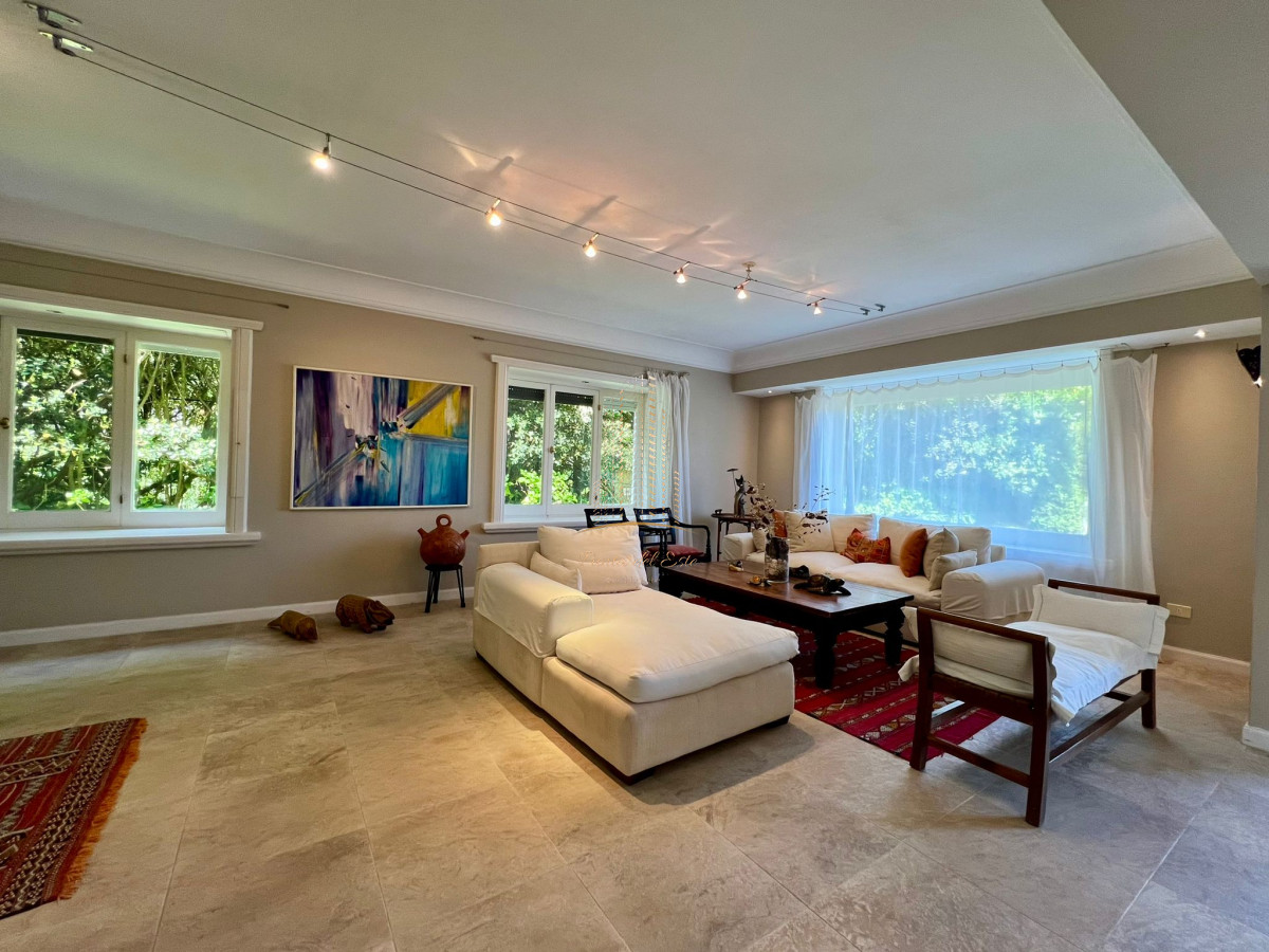 Casa ID.651 - Casa en venta y alquiler a una cuadra de la playa en parada 30 Brava