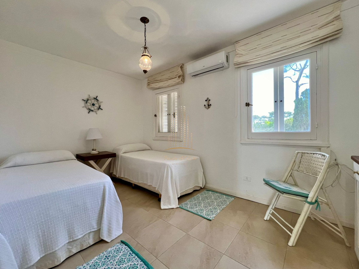 Casa ID.651 - Casa en venta y alquiler a una cuadra de la playa en parada 30 Brava