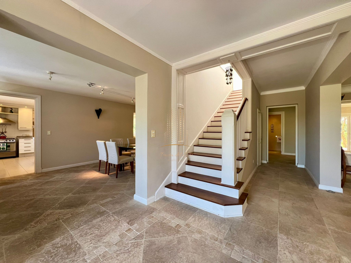 Casa ID.651 - Casa en venta y alquiler a una cuadra de la playa en parada 30 Brava