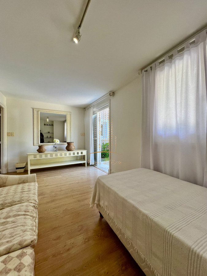 Casa ID.651 - Casa en venta y alquiler a una cuadra de la playa en parada 30 Brava