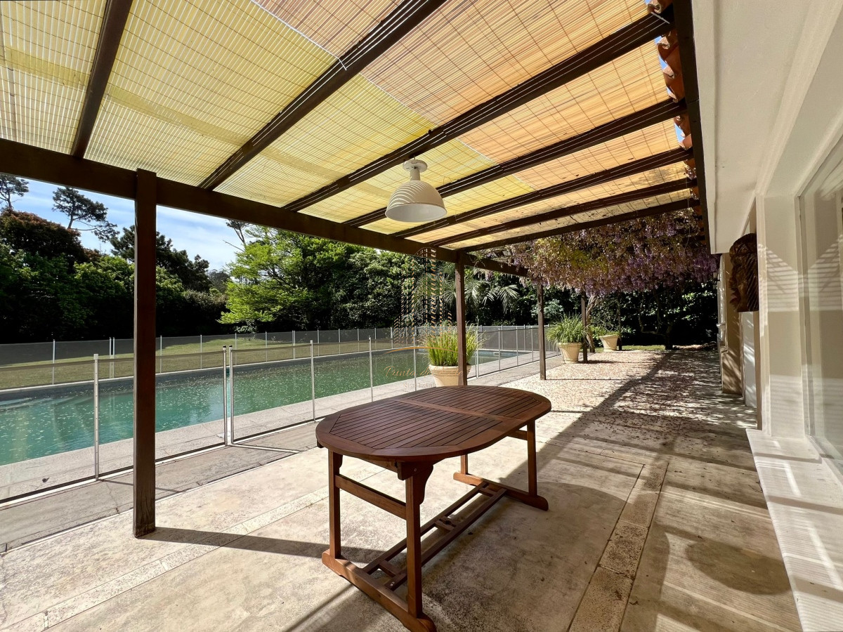 Casa ID.651 - Casa en venta y alquiler a una cuadra de la playa en parada 30 Brava