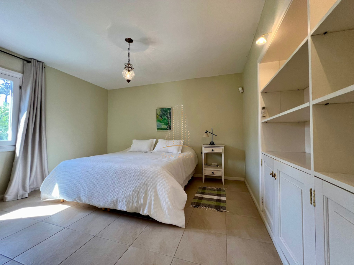 Casa ID.651 - Casa en venta y alquiler a una cuadra de la playa en parada 30 Brava